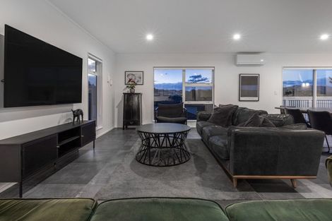 Photo of property in 11 Botany Lane, Whitby, Porirua, 5024