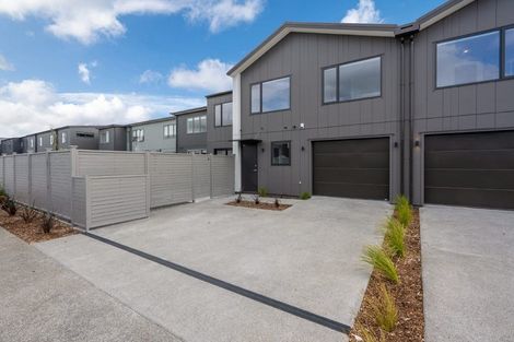 Photo of property in 4 Park Green Avenue, Rosehill, Papakura, 2113