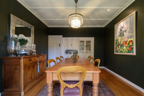 Photo of property in 247 Devonport Road, Tauranga, 3110