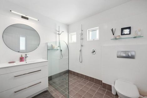 Photo of property in 1/13 Milford Road, Milford, Auckland, 0620