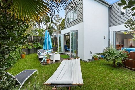 Photo of property in 7 Merani Street, Narrow Neck, Auckland, 0622