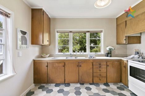 Photo of property in 28 Marina Grove, Hutt Central, Lower Hutt, 5010