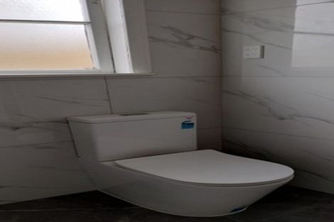 Photo of property in 9 Waiohua Road, Greenlane, Auckland, 1061