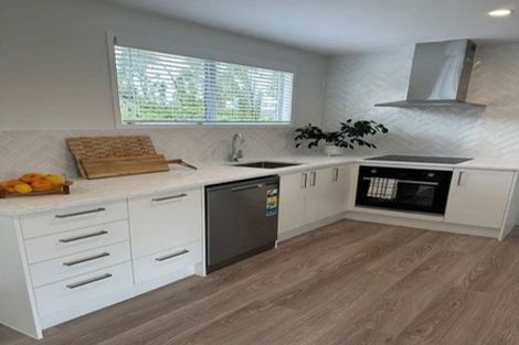 Photo of property in 115 Kemp Road, Massey, Auckland, 0614