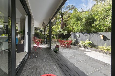 Photo of property in 420 Scenic Drive, Waiatarua, Auckland, 0612