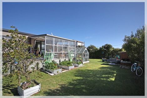 Photo of property in 8 Huia Street, Foxton Beach, Foxton, 4815