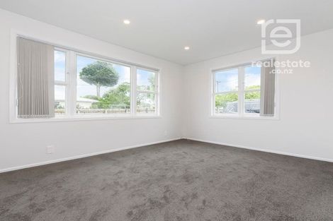 Photo of property in 11 Ingleby Place, Kelston, Auckland, 0602