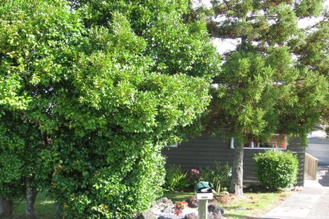 Photo of property in 2/1004 East Coast Road, Northcross, Auckland, 0630