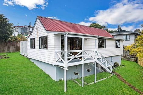 Photo of property in 1/9 Thistledew Place, Bayview, Auckland, 0629