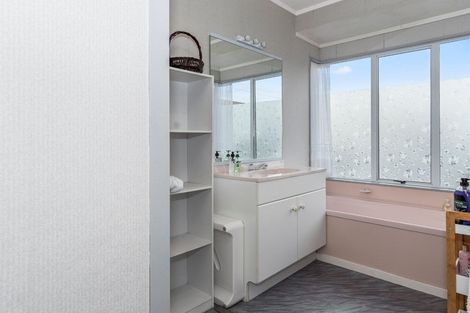 Photo of property in 28 Balmacewen Place, Mount Maunganui, 3116