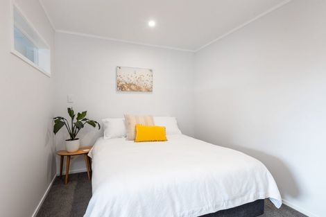 Photo of property in 1/21 Deuxberry Avenue, Northcote, Auckland, 0627