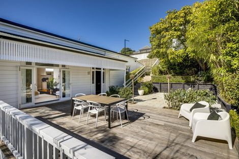 Photo of property in 12 Hadfield Terrace, Bluff Hill, Napier, 4110