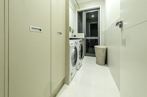 Photo of property in 28 Leburn Crescent, Flat Bush, Auckland, 2016