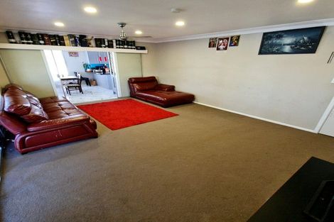 Photo of property in 6 Scanlen Terrace, Kelston, Auckland, 0602