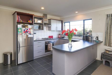 Photo of property in 32 Moana Grove, Waiwhetu, Lower Hutt, 5010