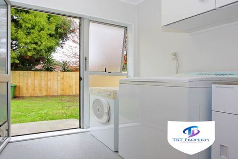 Photo of property in 2/20 Challen Close, Conifer Grove, Takanini, 2112