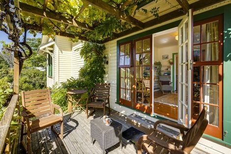 Photo of property in 19 Cameron Road, Bluff Hill, Napier, 4110