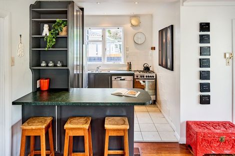 Photo of property in 24 Butt Street, Brooklyn, Wellington, 6021