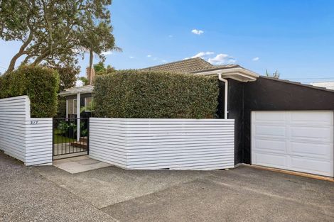 Photo of property in 2/7 Hanlon Crescent, Narrow Neck, Auckland, 0624