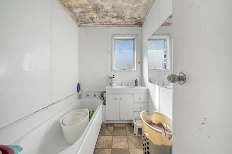 Photo of property in 16 Vimy Place, Mangere, Auckland, 2022