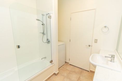 Photo of property in Stadium Garden Flats, 412/107 Thorndon Quay, Pipitea, Wellington, 6011