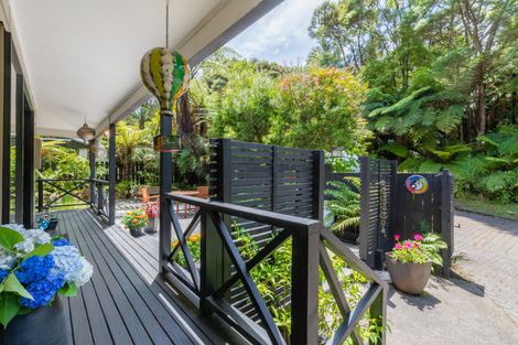 Photo of property in 420 Scenic Drive, Waiatarua, Auckland, 0612
