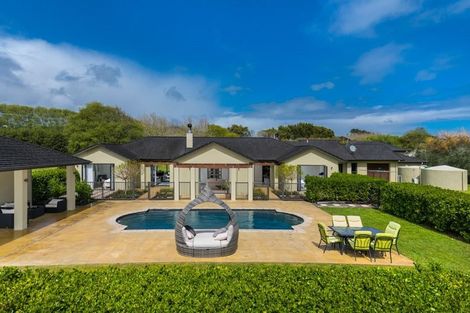 Photo of property in 1030 Peak Road, Helensville, 0875