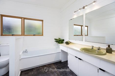 Photo of property in 52 Cypress Drive, Maungaraki, Lower Hutt, 5010