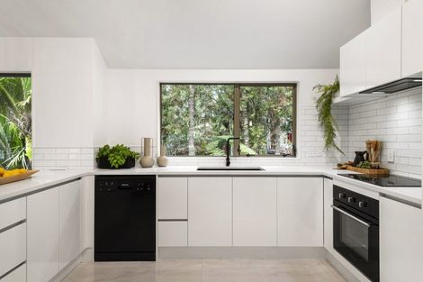 Photo of property in 2/48 Park Hill Road, Birkenhead, Auckland, 0626