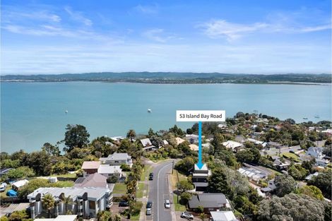 Photo of property in 53 Island Bay Road, Beach Haven, Auckland, 0626