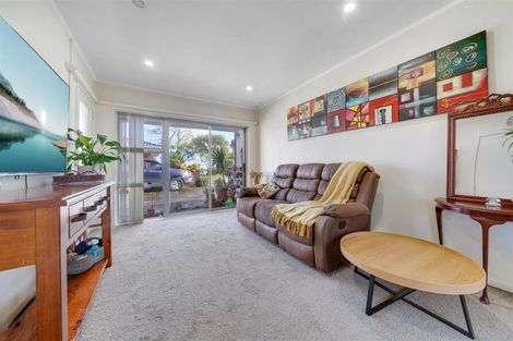 Photo of property in 4/6 Ray Small Drive, Papakura, 2110