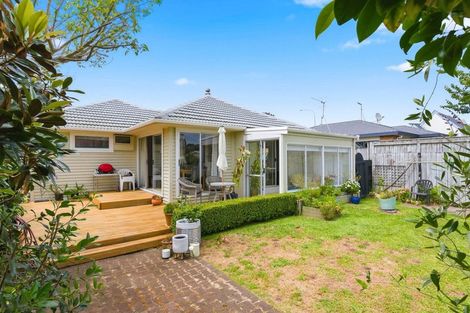 Photo of property in 17 Walton Road, Paraparaumu Beach, Paraparaumu, 5032