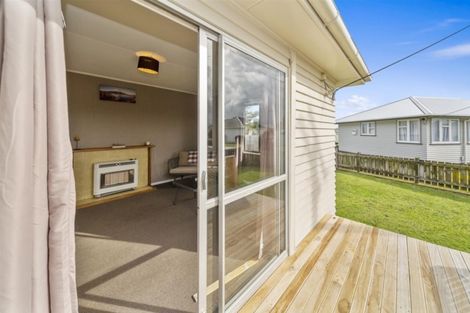 Photo of property in 3 Sutton Place, Hawera, 4610
