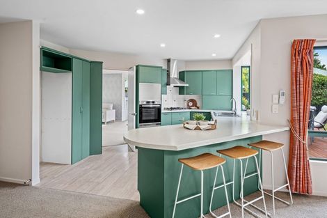 Photo of property in 21 Thornwood Place, Redwood, Christchurch, 8051