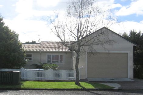 Photo of property in 29 Yeovil Road, Te Atatu Peninsula, Auckland, 0610