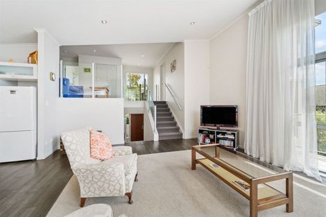 Photo of property in 74 Rivervale Grove, Stanmore Bay, Whangaparaoa, 0932