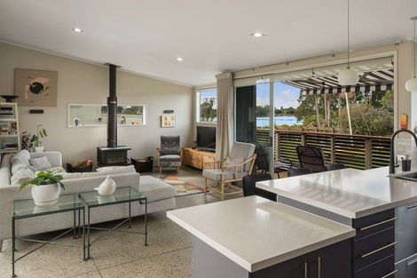 Photo of property in 32 Roretana Drive, Athenree, Waihi Beach, 3177