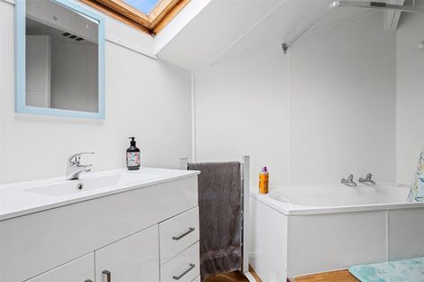 Photo of property in 17 Bengal Drive, Cashmere, Christchurch, 8022