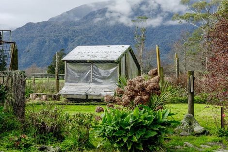 Photo of property in 390 Robertson Road, Harihari, 7884