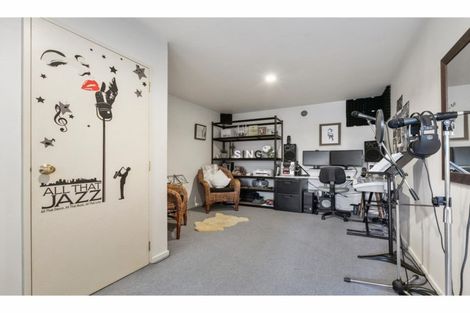 Photo of property in 22 Margaret Henry Crescent, Oteha, Auckland, 0632