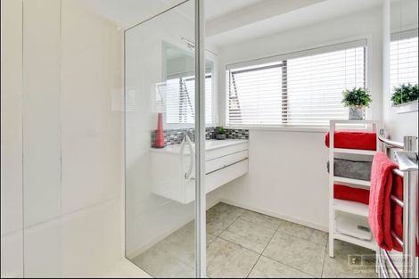 Photo of property in 80 Everglade Drive, Goodwood Heights, Auckland, 2105