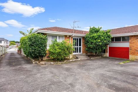 Photo of property in 2/218 Shirley Road, Papatoetoe, Auckland, 2025