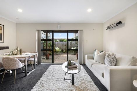 Photo of property in 4/15 Harbour View Road, Te Atatu Peninsula, Auckland, 0610