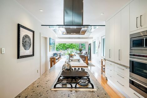 Photo of property in 5 Holiday Road, Milford, Auckland, 0620