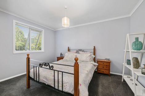 Photo of property in 4 Pinehaven Road, Pinehaven, Upper Hutt, 5019