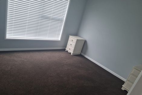 Photo of property in 11 Vogwill Road, Kumeu, 0810