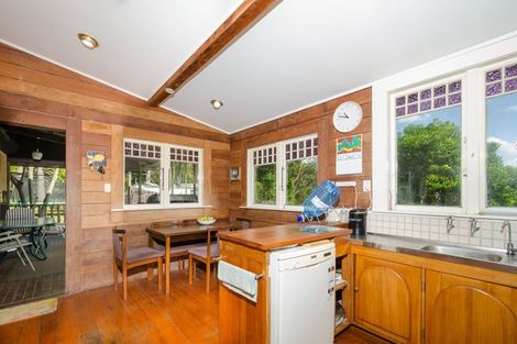 Photo of property in 136 Horsman Road, Waitakere, Henderson, 0782