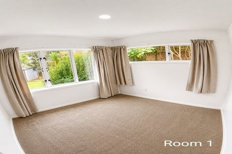 Photo of property in 14 Elsted Place, Goodwood Heights, Auckland, 2105