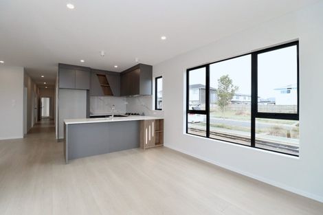 Photo of property in 13 Ngakau Road, Karaka, 2113