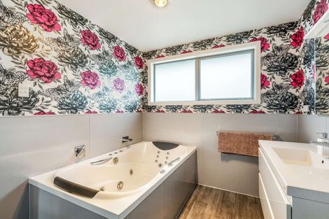 Photo of property in 12 Kitchener Street, Gore, 9710